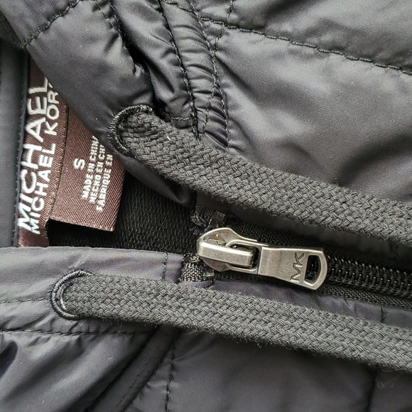 Michael Kors Black Vest with hood in Small - Picture 2 of 7